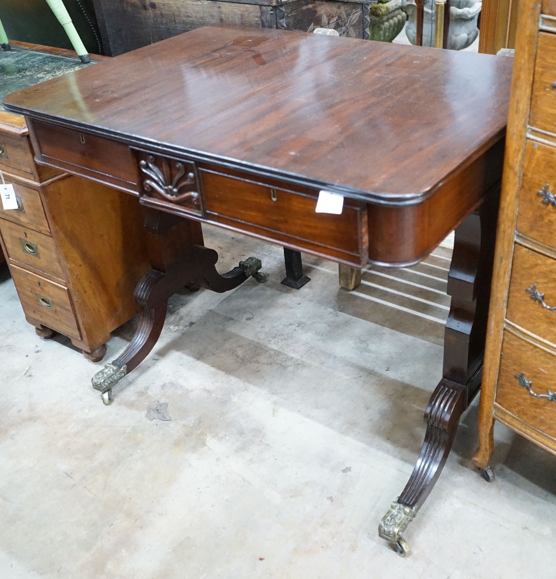 A mahogany centre table, width 103cm, depth 73cm, height 86cm